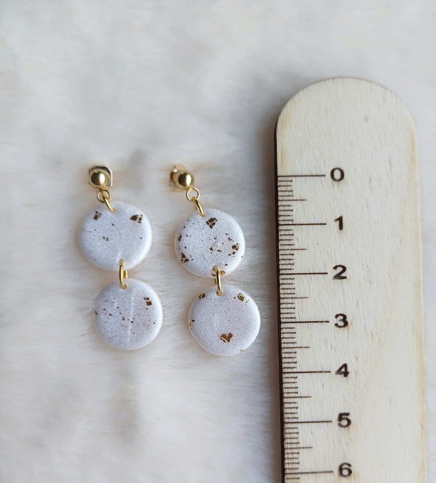 Oorbellen Anke wit & goud - Soulmade Signature