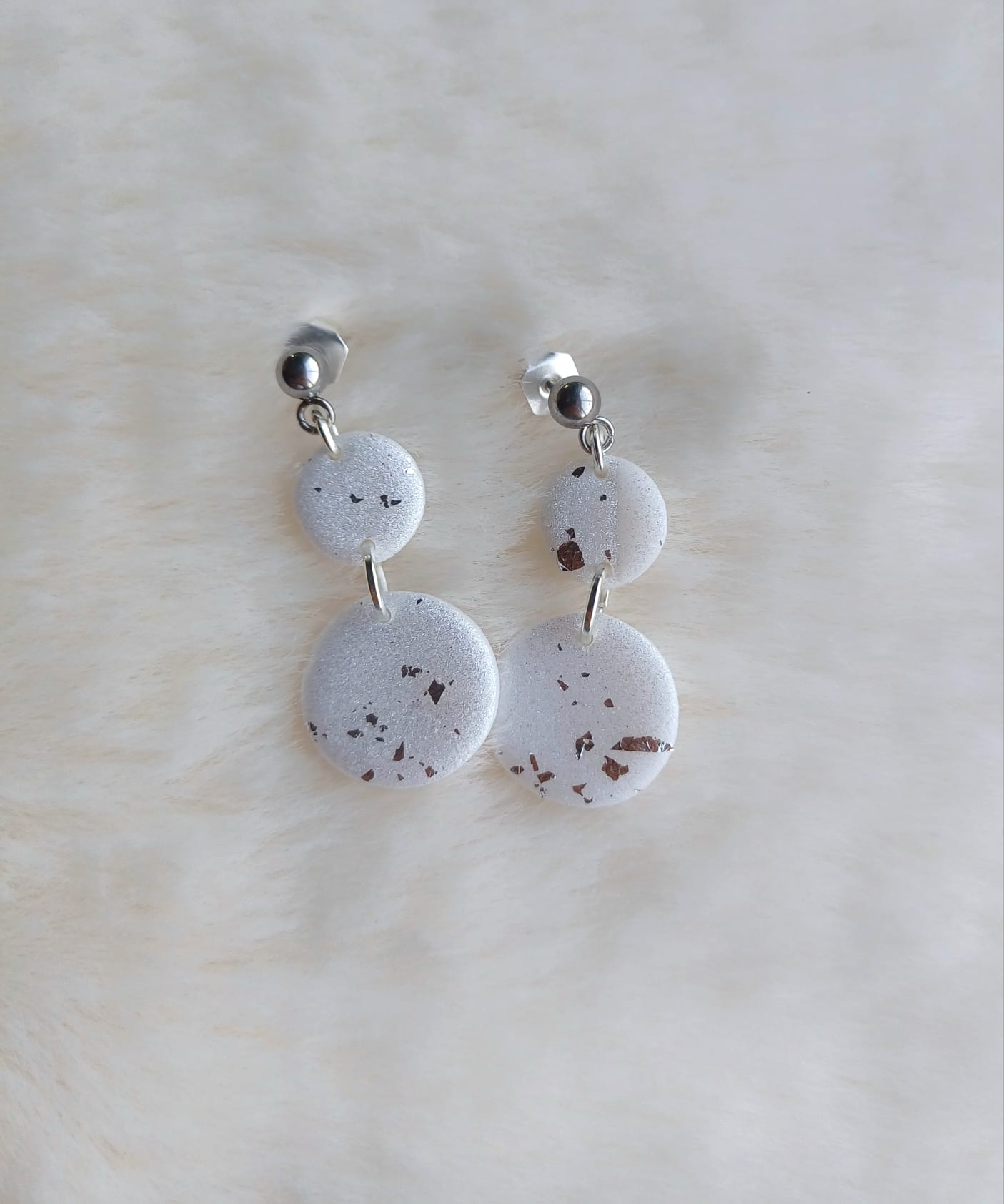 Oorbellen Mirthe wit & zilver - Soulmade Signature