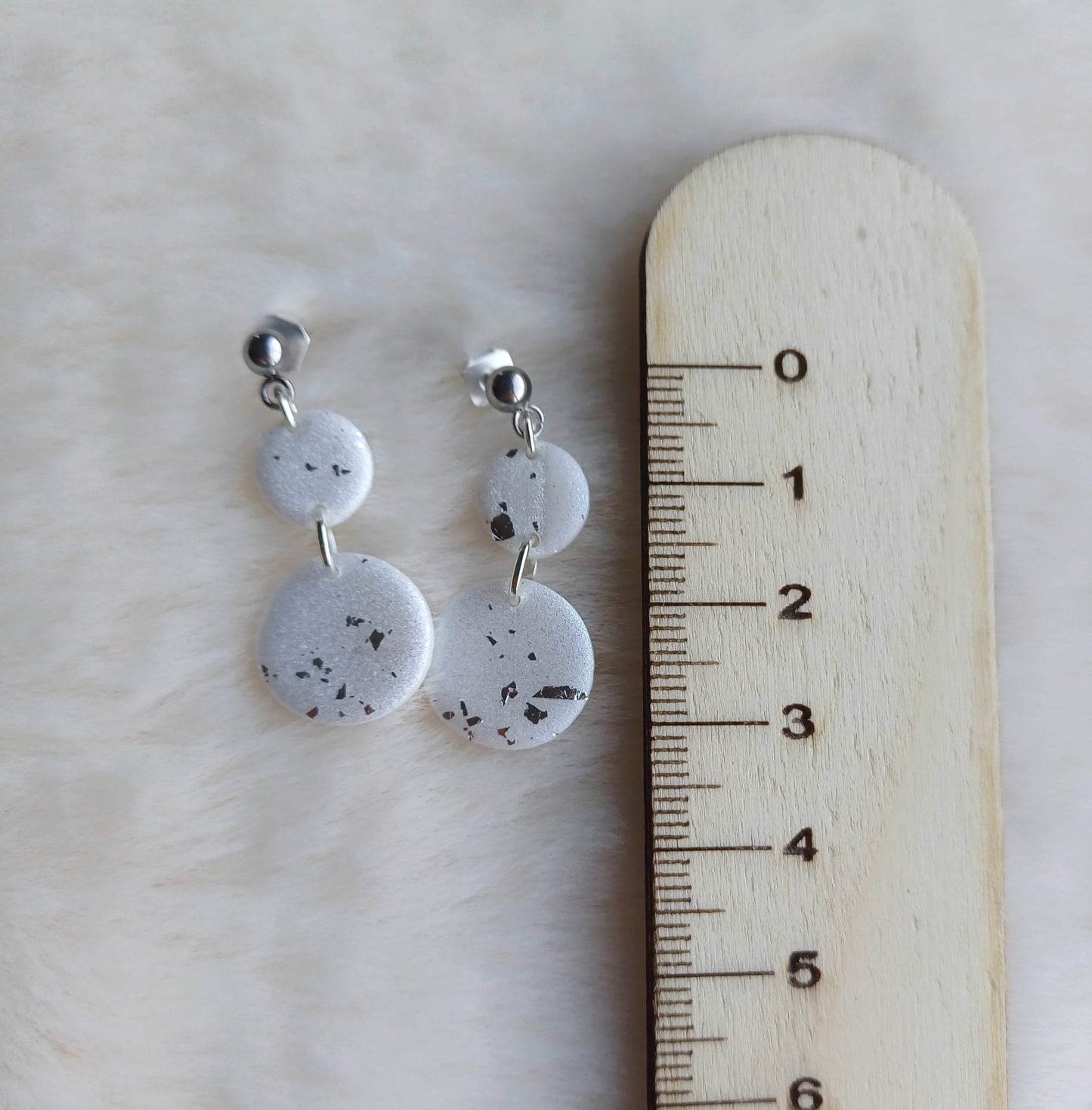 Oorbellen Mirthe wit & zilver - Soulmade Signature