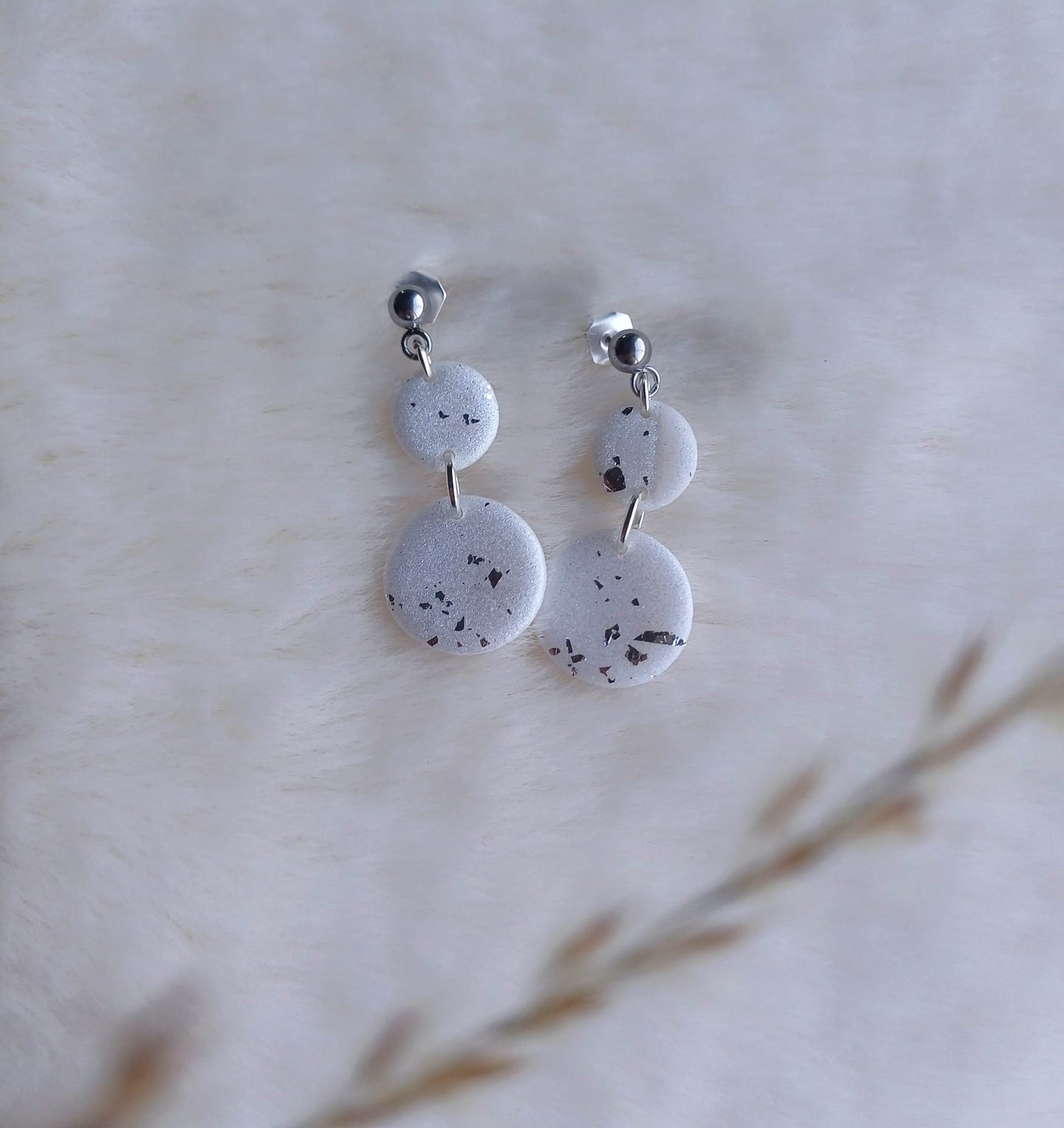 Oorbellen Mirthe wit & zilver - Soulmade Signature